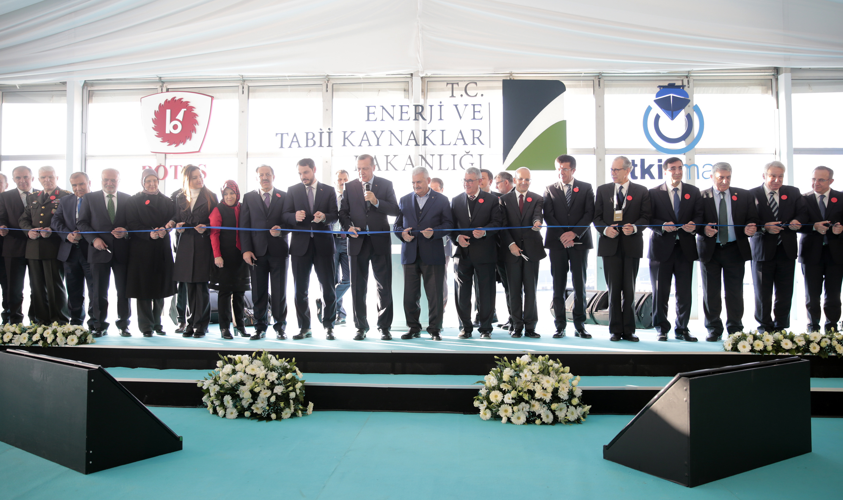 Türkiye'nin ilk yüzer LNG depolama ve yeniden gazlaştırma terminali terminali hizmete girdi
